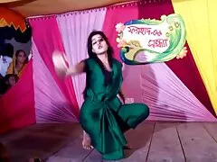 দ্বৈত মেয়ে বাঙালি চুদাচুদি ভিডিও ও এক পুরুষ